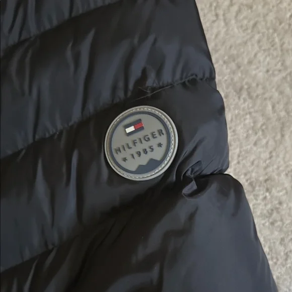 Tommy Hilfiger Navy Puffer Jacket with Hood - Picture 3 of 3